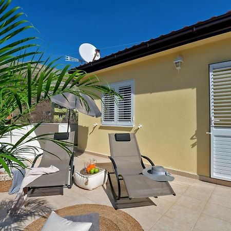 Luxury Villa Lelu With Heated Saltwater Pool, Parking, High Speed Internet, Bbq, Žrnovnica Dış mekan fotoğraf